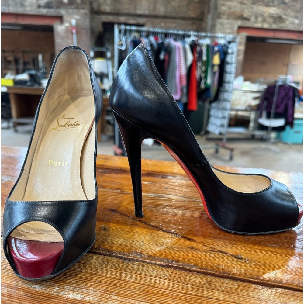 Auth. Christian Louboutin